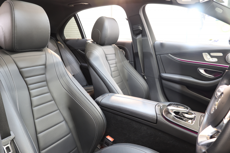 メルセデスベンツ Eクラス E300 AVG ｽﾎﾟｰﾂ ｴｸｽｸﾙｰｼﾌﾞ&ﾚｰﾀﾞｰｾｰﾌﾃｨPKG　中期 MEｺﾈｸﾄ ｷｰﾚｽｺﾞｰ 黒本革 ﾊﾟﾉﾗﾏSR ﾍｯﾄﾞｱｯﾌﾟD HDDﾅﾋﾞTV&ｷｬﾝｾﾗｰ ｽﾏﾎ連携 ﾌﾞﾙﾒｽﾀｰ 360ｶﾒﾗ PTS LEDﾗｲﾄ 自動ﾄﾗﾝｸ AMGｴｱﾛ&19AW 9AT　2年保証