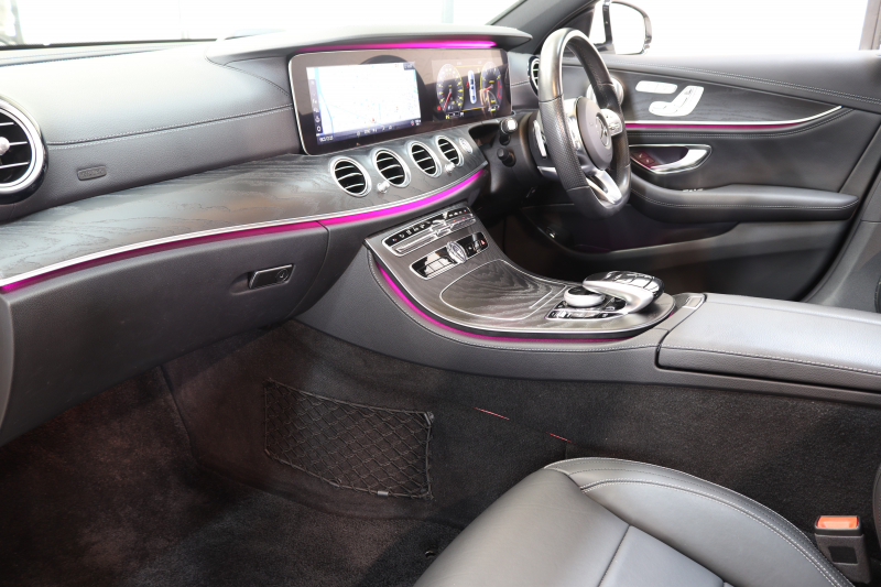 メルセデスベンツ Eクラス E300 AVG ｽﾎﾟｰﾂ ｴｸｽｸﾙｰｼﾌﾞ&ﾚｰﾀﾞｰｾｰﾌﾃｨPKG　中期 MEｺﾈｸﾄ ｷｰﾚｽｺﾞｰ 黒本革 ﾊﾟﾉﾗﾏSR ﾍｯﾄﾞｱｯﾌﾟD HDDﾅﾋﾞTV&ｷｬﾝｾﾗｰ ｽﾏﾎ連携 ﾌﾞﾙﾒｽﾀｰ 360ｶﾒﾗ PTS LEDﾗｲﾄ 自動ﾄﾗﾝｸ AMGｴｱﾛ&19AW 9AT　2年保証