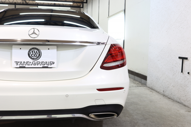 メルセデスベンツ Eクラス E300 AVG ｽﾎﾟｰﾂ ｴｸｽｸﾙｰｼﾌﾞ&ﾚｰﾀﾞｰｾｰﾌﾃｨPKG　中期 MEｺﾈｸﾄ ｷｰﾚｽｺﾞｰ 黒本革 ﾊﾟﾉﾗﾏSR ﾍｯﾄﾞｱｯﾌﾟD HDDﾅﾋﾞTV&ｷｬﾝｾﾗｰ ｽﾏﾎ連携 ﾌﾞﾙﾒｽﾀｰ 360ｶﾒﾗ PTS LEDﾗｲﾄ 自動ﾄﾗﾝｸ AMGｴｱﾛ&19AW 9AT　2年保証