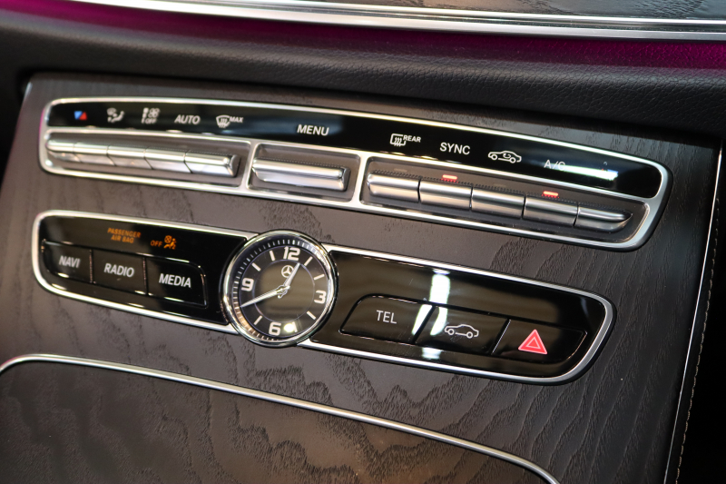 メルセデスベンツ Eクラス E300 AVG ｽﾎﾟｰﾂ ｴｸｽｸﾙｰｼﾌﾞ&ﾚｰﾀﾞｰｾｰﾌﾃｨPKG　中期 MEｺﾈｸﾄ ｷｰﾚｽｺﾞｰ 黒本革 ﾊﾟﾉﾗﾏSR ﾍｯﾄﾞｱｯﾌﾟD HDDﾅﾋﾞTV&ｷｬﾝｾﾗｰ ｽﾏﾎ連携 ﾌﾞﾙﾒｽﾀｰ 360ｶﾒﾗ PTS LEDﾗｲﾄ 自動ﾄﾗﾝｸ AMGｴｱﾛ&19AW 9AT　2年保証