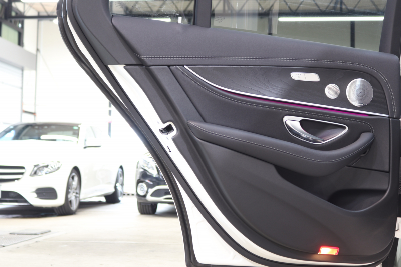 メルセデスベンツ Eクラス E300 AVG ｽﾎﾟｰﾂ ｴｸｽｸﾙｰｼﾌﾞ&ﾚｰﾀﾞｰｾｰﾌﾃｨPKG　中期 MEｺﾈｸﾄ ｷｰﾚｽｺﾞｰ 黒本革 ﾊﾟﾉﾗﾏSR ﾍｯﾄﾞｱｯﾌﾟD HDDﾅﾋﾞTV&ｷｬﾝｾﾗｰ ｽﾏﾎ連携 ﾌﾞﾙﾒｽﾀｰ 360ｶﾒﾗ PTS LEDﾗｲﾄ 自動ﾄﾗﾝｸ AMGｴｱﾛ&19AW 9AT　2年保証