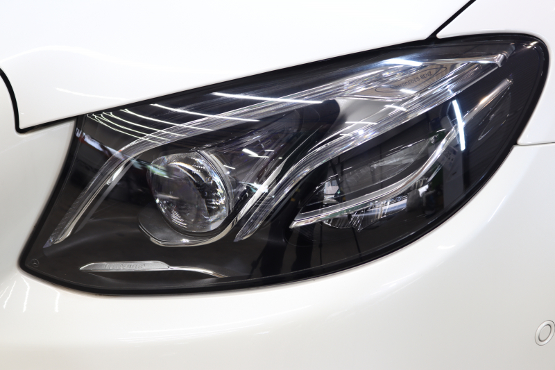 メルセデスベンツ Eクラス E300 AVG ｽﾎﾟｰﾂ ｴｸｽｸﾙｰｼﾌﾞ&ﾚｰﾀﾞｰｾｰﾌﾃｨPKG　中期 MEｺﾈｸﾄ ｷｰﾚｽｺﾞｰ 黒本革 ﾊﾟﾉﾗﾏSR ﾍｯﾄﾞｱｯﾌﾟD HDDﾅﾋﾞTV&ｷｬﾝｾﾗｰ ｽﾏﾎ連携 ﾌﾞﾙﾒｽﾀｰ 360ｶﾒﾗ PTS LEDﾗｲﾄ 自動ﾄﾗﾝｸ AMGｴｱﾛ&19AW 9AT　2年保証