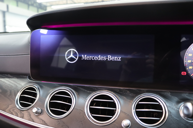 メルセデスベンツ Eクラス E300 AVG ｽﾎﾟｰﾂ ｴｸｽｸﾙｰｼﾌﾞ&ﾚｰﾀﾞｰｾｰﾌﾃｨPKG　中期 MEｺﾈｸﾄ ｷｰﾚｽｺﾞｰ 黒本革 ﾊﾟﾉﾗﾏSR ﾍｯﾄﾞｱｯﾌﾟD HDDﾅﾋﾞTV&ｷｬﾝｾﾗｰ ｽﾏﾎ連携 ﾌﾞﾙﾒｽﾀｰ 360ｶﾒﾗ PTS LEDﾗｲﾄ 自動ﾄﾗﾝｸ AMGｴｱﾛ&19AW 9AT　2年保証