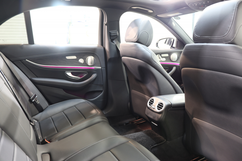 メルセデスベンツ Eクラス E300 AVG ｽﾎﾟｰﾂ ｴｸｽｸﾙｰｼﾌﾞ&ﾚｰﾀﾞｰｾｰﾌﾃｨPKG　中期 MEｺﾈｸﾄ ｷｰﾚｽｺﾞｰ 黒本革 ﾊﾟﾉﾗﾏSR ﾍｯﾄﾞｱｯﾌﾟD HDDﾅﾋﾞTV&ｷｬﾝｾﾗｰ ｽﾏﾎ連携 ﾌﾞﾙﾒｽﾀｰ 360ｶﾒﾗ PTS LEDﾗｲﾄ 自動ﾄﾗﾝｸ AMGｴｱﾛ&19AW 9AT　2年保証