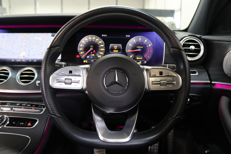 メルセデスベンツ Eクラス E300 AVG ｽﾎﾟｰﾂ ｴｸｽｸﾙｰｼﾌﾞ&ﾚｰﾀﾞｰｾｰﾌﾃｨPKG　中期 MEｺﾈｸﾄ ｷｰﾚｽｺﾞｰ 黒本革 ﾊﾟﾉﾗﾏSR ﾍｯﾄﾞｱｯﾌﾟD HDDﾅﾋﾞTV&ｷｬﾝｾﾗｰ ｽﾏﾎ連携 ﾌﾞﾙﾒｽﾀｰ 360ｶﾒﾗ PTS LEDﾗｲﾄ 自動ﾄﾗﾝｸ AMGｴｱﾛ&19AW 9AT　2年保証