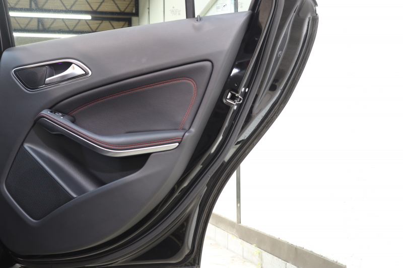 AMG Aクラス A45 4MATIC ﾚｰﾀﾞｰｾｰﾌﾃｨPKG　後期 ｷｰﾚｽｺﾞｰ 黒本革 HDDﾅﾋﾞTV ｽﾏﾎ連携 ﾊﾞｯｸｶﾒﾗ PTS LEDﾗｲﾄ AMG専用装備&ﾁｭｰﾆﾝｸﾞ ﾀﾞｲﾅﾐｯｸS BBS18AW 7AT　2年保証