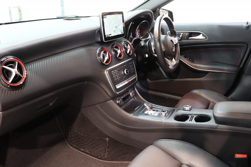 AMG Aクラス A45 4MATIC ﾚｰﾀﾞｰｾｰﾌﾃｨPKG　後期 ｷｰﾚｽｺﾞｰ 黒本革 HDDﾅﾋﾞTV ｽﾏﾎ連携 ﾊﾞｯｸｶﾒﾗ PTS LEDﾗｲﾄ AMG専用装備&ﾁｭｰﾆﾝｸﾞ ﾀﾞｲﾅﾐｯｸS BBS18AW 7AT　2年保証