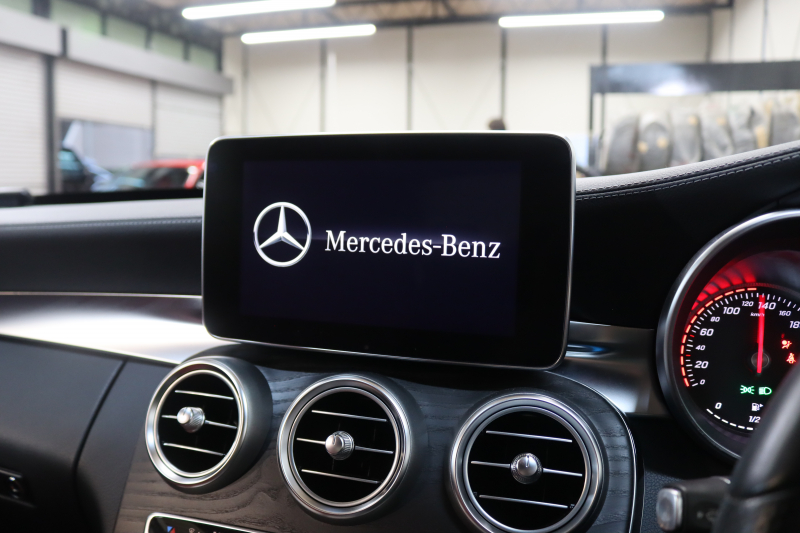 メルセデスベンツ Cクラス C250ｽﾎﾟｰﾂ ﾚｻﾞｰｴｸｽｸﾙｰｼﾌﾞ&ﾚｰﾀﾞｰｾｰﾌﾃｨPKG　ｷｰﾚｽｺﾞｰ 赤本革 ﾍｯﾄﾞｱｯﾌﾟD HDDﾅﾋﾞTV BT音楽 ﾌﾞﾙﾒｽﾀｰ ﾊﾞｯｸｶﾒﾗ PTS LEDﾗｲﾄ 自動ﾄﾗﾝｸ ﾊﾝｽﾞﾌﾘｰA AMGｴｱﾛ&19AW ｴｱｻｽ 7AT　2年保証