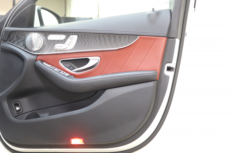 メルセデスベンツ Cクラス C250ｽﾎﾟｰﾂ ﾚｻﾞｰｴｸｽｸﾙｰｼﾌﾞ&ﾚｰﾀﾞｰｾｰﾌﾃｨPKG　ｷｰﾚｽｺﾞｰ 赤本革 ﾍｯﾄﾞｱｯﾌﾟD HDDﾅﾋﾞTV BT音楽 ﾌﾞﾙﾒｽﾀｰ ﾊﾞｯｸｶﾒﾗ PTS LEDﾗｲﾄ 自動ﾄﾗﾝｸ ﾊﾝｽﾞﾌﾘｰA AMGｴｱﾛ&19AW ｴｱｻｽ 7AT　2年保証