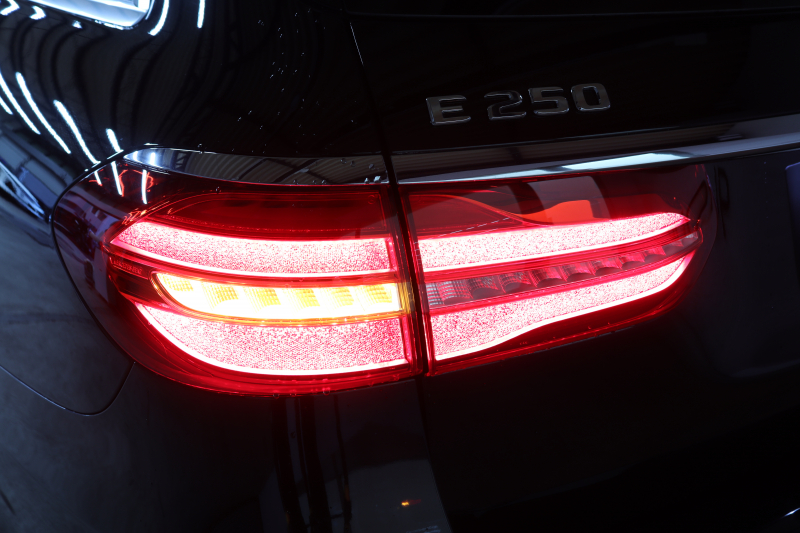 メルセデスベンツ Eクラス E250ｽﾃｰｼｮﾝﾜｺﾞﾝ AVG ｽﾎﾟｰﾂ 本革仕様 ﾚｰﾀﾞｰｾｰﾌﾃｨPKG　ｷｰﾚｽｺﾞｰ 黒本革 ﾍｯﾄﾞｱｯﾌﾟD HDDﾅﾋﾞTV ｽﾏﾎ連携 ﾌﾞﾙﾒｽﾀｰ 360ｶﾒﾗ PTS LEDﾗｲﾄ 自動Rｹﾞｰﾄ ﾊﾝｽﾞﾌﾘｰA AMGｴｱﾛ&19AW ﾀﾞｲﾅﾐｯｸS 9AT　2年保証