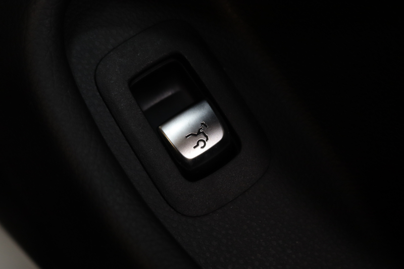 メルセデスベンツ Cクラス C180ｶﾌﾞﾘｵﾚ ｽﾎﾟｰﾂ ﾚｻﾞｰｴｸｽｸﾙｰｼﾌﾞ&ﾚｰﾀﾞｰｾｰﾌﾃｨPKG　ｷｰﾚｽｺﾞｰ 黒本革 ｴｱｽｶｰﾌ ﾍｯﾄﾞｱｯﾌﾟD HDDﾅﾋﾞTV BT音楽 ﾊﾞｯｸｶﾒﾗ PTS LEDﾗｲﾄ AMGｴｱﾛ&19AW ﾀﾞｲﾅﾐｯｸS 黒幌 9AT　2年保証