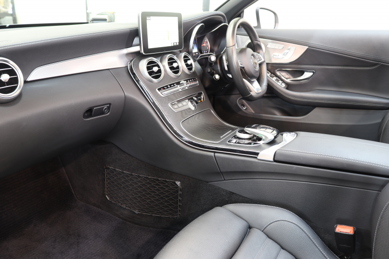 メルセデスベンツ Cクラス C180ｶﾌﾞﾘｵﾚ ｽﾎﾟｰﾂ ﾚｻﾞｰｴｸｽｸﾙｰｼﾌﾞ&ﾚｰﾀﾞｰｾｰﾌﾃｨPKG　ｷｰﾚｽｺﾞｰ 黒本革 ｴｱｽｶｰﾌ ﾍｯﾄﾞｱｯﾌﾟD HDDﾅﾋﾞTV BT音楽 ﾊﾞｯｸｶﾒﾗ PTS LEDﾗｲﾄ AMGｴｱﾛ&19AW ﾀﾞｲﾅﾐｯｸS 黒幌 9AT　2年保証