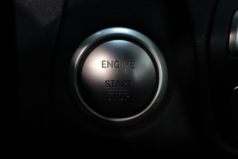 メルセデスベンツ Cクラス C180ｶﾌﾞﾘｵﾚ ｽﾎﾟｰﾂ ﾚｻﾞｰｴｸｽｸﾙｰｼﾌﾞ&ﾚｰﾀﾞｰｾｰﾌﾃｨPKG　ｷｰﾚｽｺﾞｰ 黒本革 ｴｱｽｶｰﾌ ﾍｯﾄﾞｱｯﾌﾟD HDDﾅﾋﾞTV BT音楽 ﾊﾞｯｸｶﾒﾗ PTS LEDﾗｲﾄ AMGｴｱﾛ&19AW ﾀﾞｲﾅﾐｯｸS 黒幌 9AT　2年保証