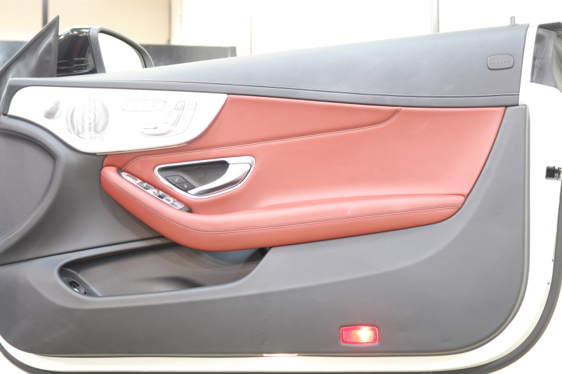 AMG Cクラス C43 4MATIC ｶﾌﾞﾘｵﾚ ﾚｰﾀﾞｰｾｰﾌﾃｨPKG　ｷｰﾚｽｺﾞｰ 赤本革 ｴｱｽｶｰﾌ ﾍｯﾄﾞｱｯﾌﾟD HDDﾅﾋﾞTV BT音楽 ﾌﾞﾙﾒｽﾀｰ ﾊﾞｯｸｶﾒﾗ PTS LEDﾗｲﾄ AMG専用装備&ﾁｭｰﾆﾝｸﾞﾀﾞｲﾅﾐｯｸS 赤幌 9AT　2年保証