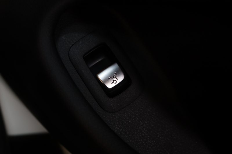 AMG Cクラス C43 4MATIC ｶﾌﾞﾘｵﾚ ﾚｰﾀﾞｰｾｰﾌﾃｨPKG　ｷｰﾚｽｺﾞｰ 赤本革 ｴｱｽｶｰﾌ ﾍｯﾄﾞｱｯﾌﾟD HDDﾅﾋﾞTV BT音楽 ﾌﾞﾙﾒｽﾀｰ ﾊﾞｯｸｶﾒﾗ PTS LEDﾗｲﾄ AMG専用装備&ﾁｭｰﾆﾝｸﾞﾀﾞｲﾅﾐｯｸS 赤幌 9AT　2年保証