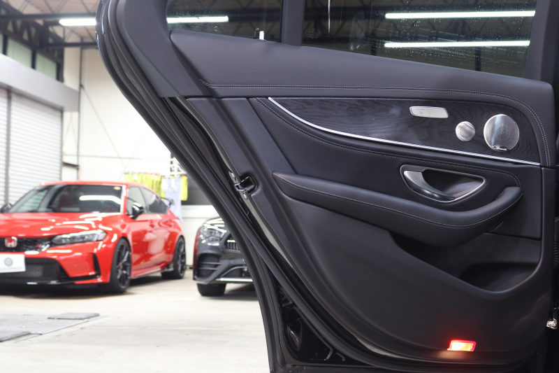 メルセデスベンツ Eクラス E220d AVG ｽﾎﾟｰﾂ ﾚｻﾞｰ&ﾚｰﾀﾞｰｾｰﾌﾃｨPKG　ｷｰﾚｽｺﾞｰ 黒本革 HDDﾅﾋﾞTV ｽﾏﾎ連携 ﾌﾞﾙﾒｽﾀｰ 360ｶﾒﾗ PTS LEDﾗｲﾄ 自動ﾄﾗﾝｸ AMGｴｱﾛ&19AW ﾀﾞｲﾅﾐｯｸS 9AT　2年保証