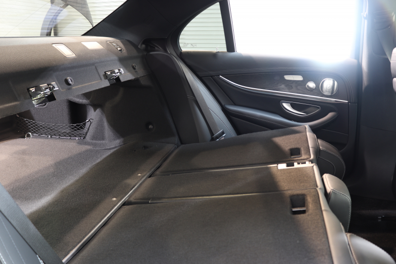 メルセデスベンツ Eクラス E220d AVG ｽﾎﾟｰﾂ ﾚｻﾞｰ&ﾚｰﾀﾞｰｾｰﾌﾃｨPKG　ｷｰﾚｽｺﾞｰ 黒本革 HDDﾅﾋﾞTV ｽﾏﾎ連携 ﾌﾞﾙﾒｽﾀｰ 360ｶﾒﾗ PTS LEDﾗｲﾄ 自動ﾄﾗﾝｸ AMGｴｱﾛ&19AW ﾀﾞｲﾅﾐｯｸS 9AT　2年保証