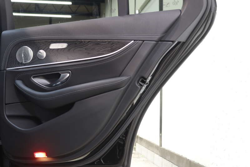 メルセデスベンツ Eクラス E220d AVG ｽﾎﾟｰﾂ ﾚｻﾞｰ&ﾚｰﾀﾞｰｾｰﾌﾃｨPKG　ｷｰﾚｽｺﾞｰ 黒本革 HDDﾅﾋﾞTV ｽﾏﾎ連携 ﾌﾞﾙﾒｽﾀｰ 360ｶﾒﾗ PTS LEDﾗｲﾄ 自動ﾄﾗﾝｸ AMGｴｱﾛ&19AW ﾀﾞｲﾅﾐｯｸS 9AT　2年保証