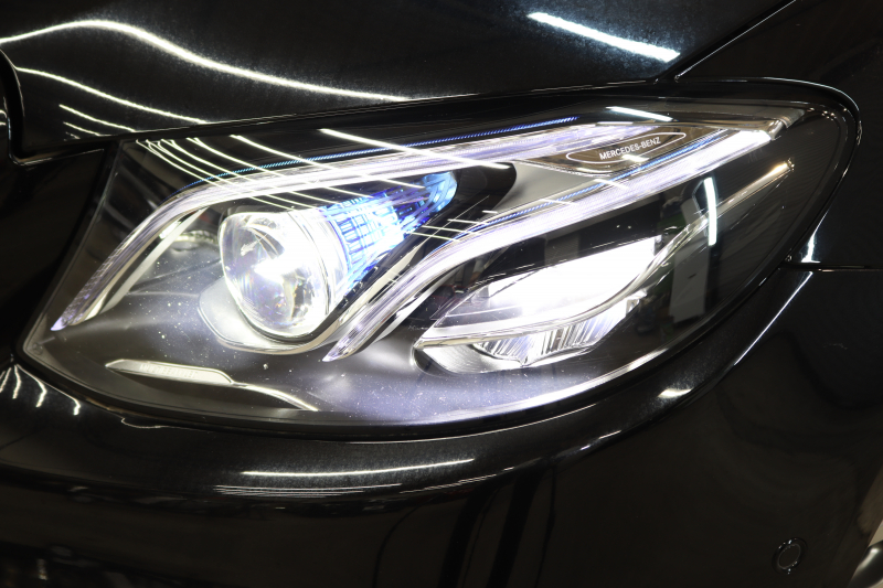 メルセデスベンツ Eクラス E220d AVG ｽﾎﾟｰﾂ ﾚｻﾞｰ&ﾚｰﾀﾞｰｾｰﾌﾃｨPKG　ｷｰﾚｽｺﾞｰ 黒本革 HDDﾅﾋﾞTV ｽﾏﾎ連携 ﾌﾞﾙﾒｽﾀｰ 360ｶﾒﾗ PTS LEDﾗｲﾄ 自動ﾄﾗﾝｸ AMGｴｱﾛ&19AW ﾀﾞｲﾅﾐｯｸS 9AT　2年保証