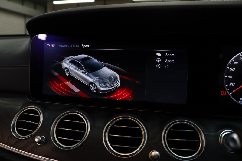 メルセデスベンツ Eクラス E220d AVG ｽﾎﾟｰﾂ ﾚｻﾞｰ&ﾚｰﾀﾞｰｾｰﾌﾃｨPKG　ｷｰﾚｽｺﾞｰ 黒本革 HDDﾅﾋﾞTV ｽﾏﾎ連携 ﾌﾞﾙﾒｽﾀｰ 360ｶﾒﾗ PTS LEDﾗｲﾄ 自動ﾄﾗﾝｸ AMGｴｱﾛ&19AW ﾀﾞｲﾅﾐｯｸS 9AT　2年保証