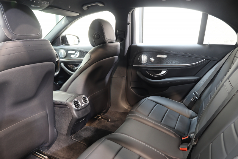 メルセデスベンツ Eクラス E220d AVG ｽﾎﾟｰﾂ ﾚｻﾞｰ&ﾚｰﾀﾞｰｾｰﾌﾃｨPKG　ｷｰﾚｽｺﾞｰ 黒本革 HDDﾅﾋﾞTV ｽﾏﾎ連携 ﾌﾞﾙﾒｽﾀｰ 360ｶﾒﾗ PTS LEDﾗｲﾄ 自動ﾄﾗﾝｸ AMGｴｱﾛ&19AW ﾀﾞｲﾅﾐｯｸS 9AT　2年保証