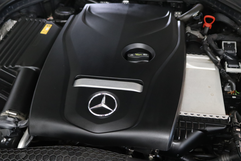 メルセデスベンツ Cクラス C180ｶﾌﾞﾘｵﾚ ｽﾎﾟｰﾂ ﾚｻﾞｰｴｸｽｸﾙｰｼﾌﾞ&ﾚｰﾀﾞｰｾｰﾌﾃｨPKG　ｷｰﾚｽｺﾞｰ 黒本革 ｴｱｽｶｰﾌ HDDﾅﾋﾞTV&ｷｬﾝｾﾗｰ BT音楽 ﾊﾞｯｸｶﾒﾗ PTS LEDﾗｲﾄ AMGｴｱﾛ&19AW 黒幌 9AT　2年保証