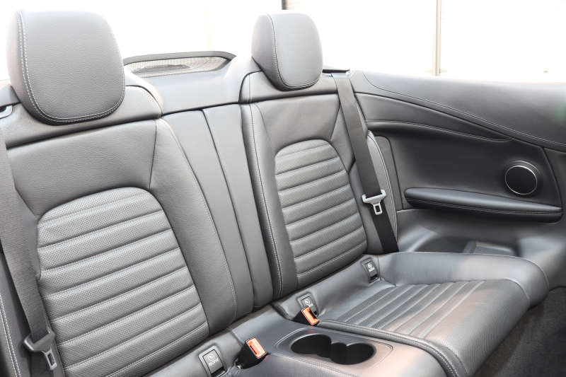 メルセデスベンツ Cクラス C180ｶﾌﾞﾘｵﾚ ｽﾎﾟｰﾂ ﾚｻﾞｰｴｸｽｸﾙｰｼﾌﾞ&ﾚｰﾀﾞｰｾｰﾌﾃｨPKG　ｷｰﾚｽｺﾞｰ 黒本革 ｴｱｽｶｰﾌ HDDﾅﾋﾞTV&ｷｬﾝｾﾗｰ BT音楽 ﾊﾞｯｸｶﾒﾗ PTS LEDﾗｲﾄ AMGｴｱﾛ&19AW 黒幌 9AT　2年保証