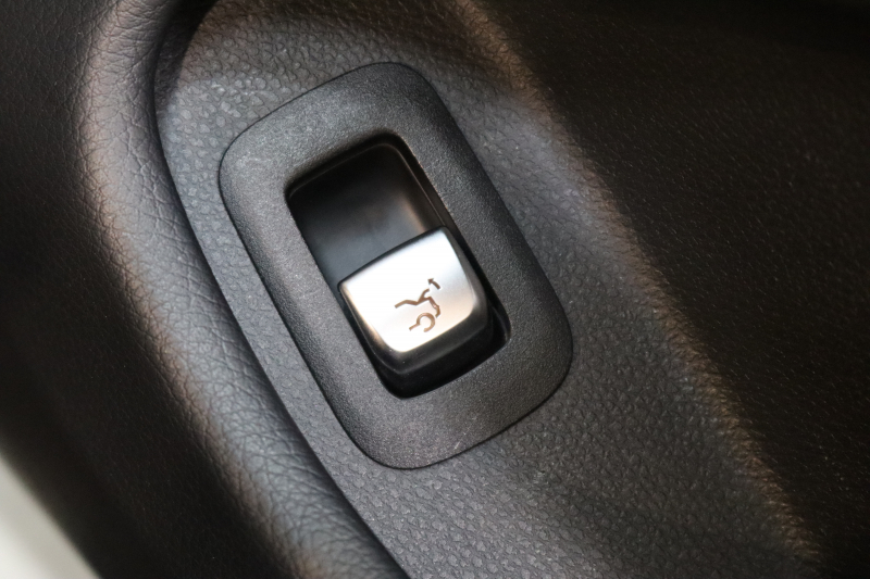 メルセデスベンツ Cクラス C180ｶﾌﾞﾘｵﾚ ｽﾎﾟｰﾂ ﾚｻﾞｰｴｸｽｸﾙｰｼﾌﾞ&ﾚｰﾀﾞｰｾｰﾌﾃｨPKG　ｷｰﾚｽｺﾞｰ 黒本革 ｴｱｽｶｰﾌ HDDﾅﾋﾞTV&ｷｬﾝｾﾗｰ BT音楽 ﾊﾞｯｸｶﾒﾗ PTS LEDﾗｲﾄ AMGｴｱﾛ&19AW 黒幌 9AT　2年保証