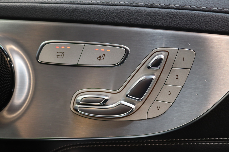 メルセデスベンツ Cクラス C180ｶﾌﾞﾘｵﾚ ｽﾎﾟｰﾂ ﾚｻﾞｰｴｸｽｸﾙｰｼﾌﾞ&ﾚｰﾀﾞｰｾｰﾌﾃｨPKG　ｷｰﾚｽｺﾞｰ 黒本革 ｴｱｽｶｰﾌ HDDﾅﾋﾞTV&ｷｬﾝｾﾗｰ BT音楽 ﾊﾞｯｸｶﾒﾗ PTS LEDﾗｲﾄ AMGｴｱﾛ&19AW 黒幌 9AT　2年保証