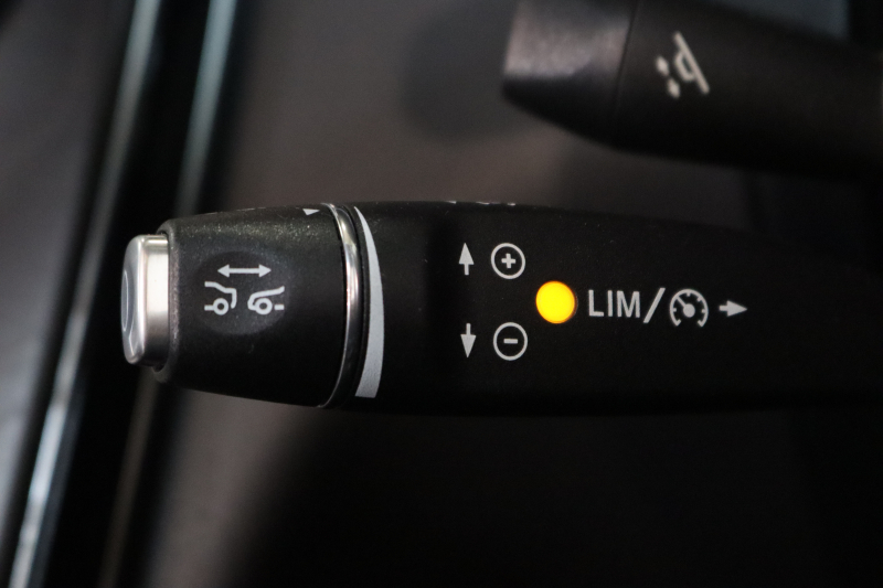 メルセデスベンツ Cクラス C180ｶﾌﾞﾘｵﾚ ｽﾎﾟｰﾂ ﾚｻﾞｰｴｸｽｸﾙｰｼﾌﾞ&ﾚｰﾀﾞｰｾｰﾌﾃｨPKG　ｷｰﾚｽｺﾞｰ 黒本革 ｴｱｽｶｰﾌ HDDﾅﾋﾞTV&ｷｬﾝｾﾗｰ BT音楽 ﾊﾞｯｸｶﾒﾗ PTS LEDﾗｲﾄ AMGｴｱﾛ&19AW 黒幌 9AT　2年保証