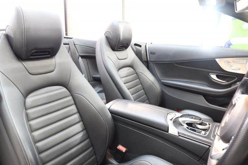 メルセデスベンツ Cクラス C180ｶﾌﾞﾘｵﾚ ｽﾎﾟｰﾂ ﾚｻﾞｰｴｸｽｸﾙｰｼﾌﾞ&ﾚｰﾀﾞｰｾｰﾌﾃｨPKG　ｷｰﾚｽｺﾞｰ 黒本革 ｴｱｽｶｰﾌ HDDﾅﾋﾞTV&ｷｬﾝｾﾗｰ BT音楽 ﾊﾞｯｸｶﾒﾗ PTS LEDﾗｲﾄ AMGｴｱﾛ&19AW 黒幌 9AT　2年保証