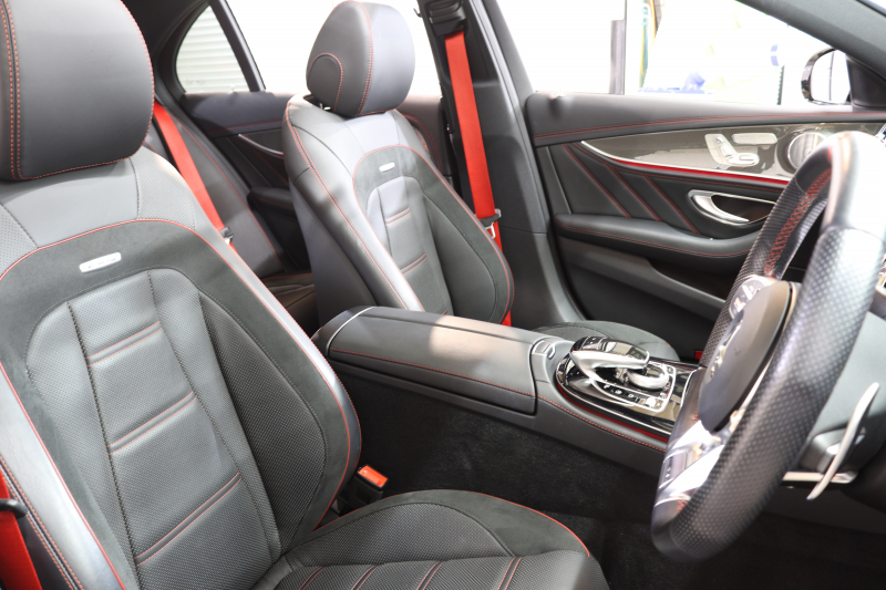 AMG Eクラス E53 4MATIC+ ｴｸｽｸﾙｰｼﾌﾞ&ﾚｰﾀﾞｰｾｰﾌﾃｨPKG　ISG搭載 中期 ｷｰﾚｽｺﾞｰ 黒本革 ﾍﾞﾝﾁﾚｰﾀｰ ﾊﾟﾉﾗﾏSR ﾍｯﾄﾞｱｯﾌﾟD HDDﾅﾋﾞTV ｽﾏﾎ連携 ﾌﾞﾙﾒｽﾀｰ 360ｶﾒﾗ PTS LEDﾗｲﾄ 自動ﾄﾗﾝｸ AMG専用装備&ﾁｭｰﾆﾝｸﾞﾀﾞｲﾅﾐｯｸS 9AT　2年保証