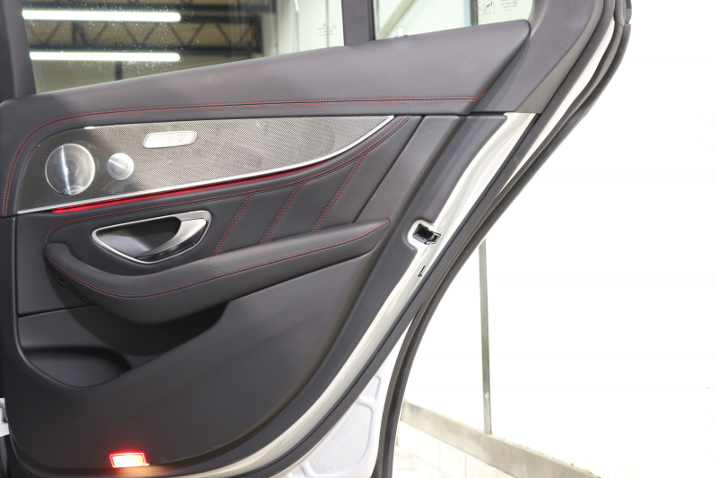 AMG Eクラス E53 4MATIC+ ｴｸｽｸﾙｰｼﾌﾞ&ﾚｰﾀﾞｰｾｰﾌﾃｨPKG　ISG搭載 中期 ｷｰﾚｽｺﾞｰ 黒本革 ﾍﾞﾝﾁﾚｰﾀｰ ﾊﾟﾉﾗﾏSR ﾍｯﾄﾞｱｯﾌﾟD HDDﾅﾋﾞTV ｽﾏﾎ連携 ﾌﾞﾙﾒｽﾀｰ 360ｶﾒﾗ PTS LEDﾗｲﾄ 自動ﾄﾗﾝｸ AMG専用装備&ﾁｭｰﾆﾝｸﾞﾀﾞｲﾅﾐｯｸS 9AT　2年保証