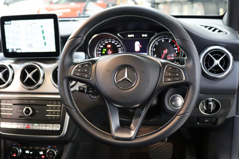 メルセデスベンツ GLA GLA220 4MATIC ﾌﾟﾚﾐｱﾑ&ﾚｰﾀﾞｰｾｰﾌﾃｨPKG　後期 ｷｰﾚｽｺﾞｰ 黒革 ﾊﾟﾉﾗﾏSR HDDﾅﾋﾞTV ｽﾏﾎ連携 harman/kardon ﾊﾞｯｸｶﾒﾗ PTS LEDﾗｲﾄ 自動Rｹﾞｰﾄ ﾊﾝｽﾞﾌﾘｰA 18AW ﾀﾞｲﾅﾐｯｸS　2年保証