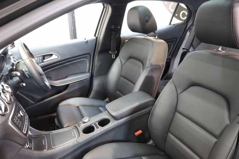 メルセデスベンツ GLA GLA220 4MATIC ﾌﾟﾚﾐｱﾑ&ﾚｰﾀﾞｰｾｰﾌﾃｨPKG　後期 ｷｰﾚｽｺﾞｰ 黒革 ﾊﾟﾉﾗﾏSR HDDﾅﾋﾞTV ｽﾏﾎ連携 harman/kardon ﾊﾞｯｸｶﾒﾗ PTS LEDﾗｲﾄ 自動Rｹﾞｰﾄ ﾊﾝｽﾞﾌﾘｰA 18AW ﾀﾞｲﾅﾐｯｸS　2年保証