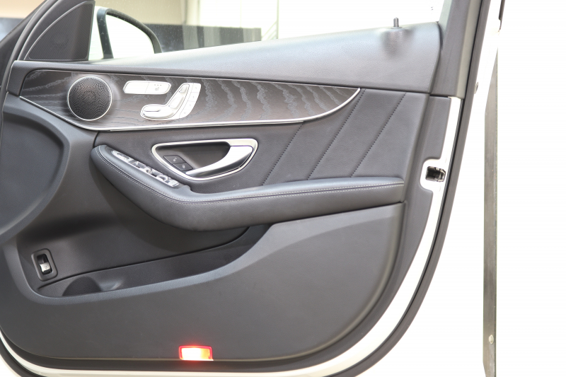 メルセデスベンツ Cクラス C200ｽﾃｰｼｮﾝﾜｺﾞﾝ AVG AMGﾗｲﾝ ﾚｰﾀﾞｰｾｰﾌﾃｨPKG　BSG搭載 後期 ｷｰﾚｽｺﾞｰ 黒革 HDDﾅﾋﾞTV ｽﾏﾎ連携 ﾊﾞｯｸｶﾒﾗ PTS LEDﾗｲﾄ 自動Rｹﾞｰﾄ AMGｴｱﾛ&18AW ｴｱｻｽ ﾀﾞｲﾅﾐｯｸS 9AT　2年保証