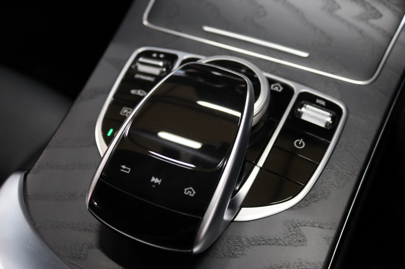 メルセデスベンツ Cクラス C200ｽﾃｰｼｮﾝﾜｺﾞﾝ AVG AMGﾗｲﾝ ﾚｰﾀﾞｰｾｰﾌﾃｨPKG　BSG搭載 後期 ｷｰﾚｽｺﾞｰ 黒革 HDDﾅﾋﾞTV ｽﾏﾎ連携 ﾊﾞｯｸｶﾒﾗ PTS LEDﾗｲﾄ 自動Rｹﾞｰﾄ AMGｴｱﾛ&18AW ｴｱｻｽ ﾀﾞｲﾅﾐｯｸS 9AT　2年保証