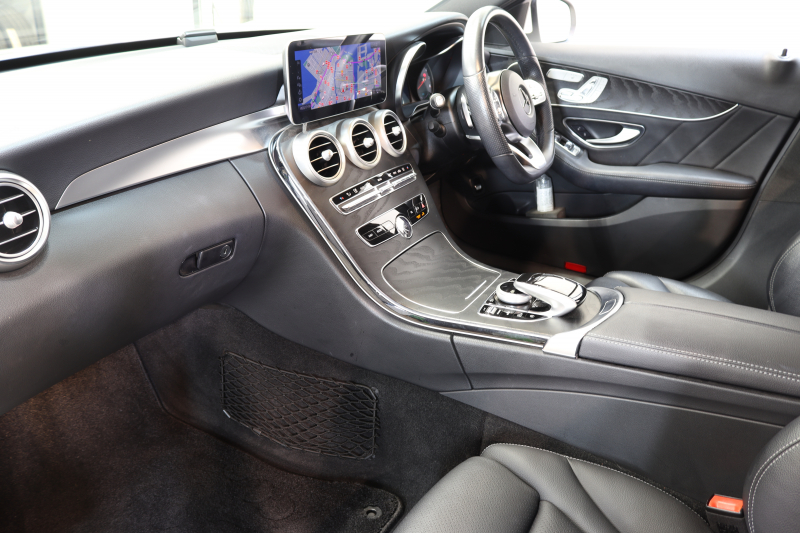 メルセデスベンツ Cクラス C200ｽﾃｰｼｮﾝﾜｺﾞﾝ AVG AMGﾗｲﾝ ﾚｰﾀﾞｰｾｰﾌﾃｨPKG　BSG搭載 後期 ｷｰﾚｽｺﾞｰ 黒革 HDDﾅﾋﾞTV ｽﾏﾎ連携 ﾊﾞｯｸｶﾒﾗ PTS LEDﾗｲﾄ 自動Rｹﾞｰﾄ AMGｴｱﾛ&18AW ｴｱｻｽ ﾀﾞｲﾅﾐｯｸS 9AT　2年保証