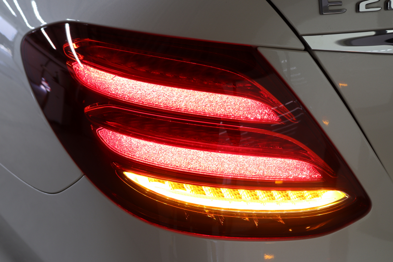 メルセデスベンツ Eクラス E220d AVG ｽﾎﾟｰﾂ ﾚｻﾞｰ&ﾚｰﾀﾞｰｾｰﾌﾃｨPKG　ｷｰﾚｽｺﾞｰ 黒本革 HDDﾅﾋﾞTV ｽﾏﾎ連携 ﾌﾞﾙﾒｽﾀｰ 360ｶﾒﾗ PTS LEDﾗｲﾄ 自動ﾄﾗﾝｸ AMGｴｱﾛ&19AW ﾀﾞｲﾅﾐｯｸS 9AT　2年保証