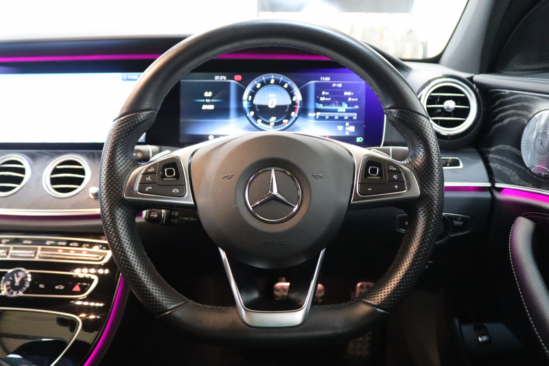 メルセデスベンツ Eクラス E220d AVG ｽﾎﾟｰﾂ ﾚｻﾞｰ&ﾚｰﾀﾞｰｾｰﾌﾃｨPKG　ｷｰﾚｽｺﾞｰ 黒本革 HDDﾅﾋﾞTV ｽﾏﾎ連携 ﾌﾞﾙﾒｽﾀｰ 360ｶﾒﾗ PTS LEDﾗｲﾄ 自動ﾄﾗﾝｸ AMGｴｱﾛ&19AW ﾀﾞｲﾅﾐｯｸS 9AT　2年保証