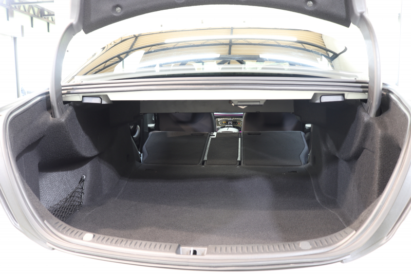 メルセデスベンツ Eクラス E220d AVG ｽﾎﾟｰﾂ ﾚｻﾞｰ&ﾚｰﾀﾞｰｾｰﾌﾃｨPKG　ｷｰﾚｽｺﾞｰ 黒本革 HDDﾅﾋﾞTV ｽﾏﾎ連携 ﾌﾞﾙﾒｽﾀｰ 360ｶﾒﾗ PTS LEDﾗｲﾄ 自動ﾄﾗﾝｸ AMGｴｱﾛ&19AW ﾀﾞｲﾅﾐｯｸS 9AT　2年保証