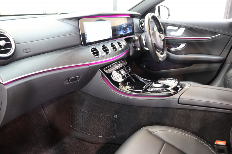 メルセデスベンツ Eクラス E220d AVG ｽﾎﾟｰﾂ ﾚｻﾞｰ&ﾚｰﾀﾞｰｾｰﾌﾃｨPKG　ｷｰﾚｽｺﾞｰ 黒本革 HDDﾅﾋﾞTV ｽﾏﾎ連携 ﾌﾞﾙﾒｽﾀｰ 360ｶﾒﾗ PTS LEDﾗｲﾄ 自動ﾄﾗﾝｸ AMGｴｱﾛ&19AW ﾀﾞｲﾅﾐｯｸS 9AT　2年保証