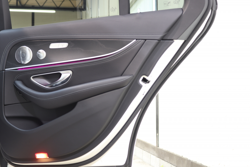 メルセデスベンツ Eクラス E220d AVG ｽﾎﾟｰﾂ ﾚｻﾞｰ&ﾚｰﾀﾞｰｾｰﾌﾃｨPKG　ｷｰﾚｽｺﾞｰ 黒本革 HDDﾅﾋﾞTV ｽﾏﾎ連携 ﾌﾞﾙﾒｽﾀｰ 360ｶﾒﾗ PTS LEDﾗｲﾄ 自動ﾄﾗﾝｸ AMGｴｱﾛ&19AW ﾀﾞｲﾅﾐｯｸS 9AT　2年保証