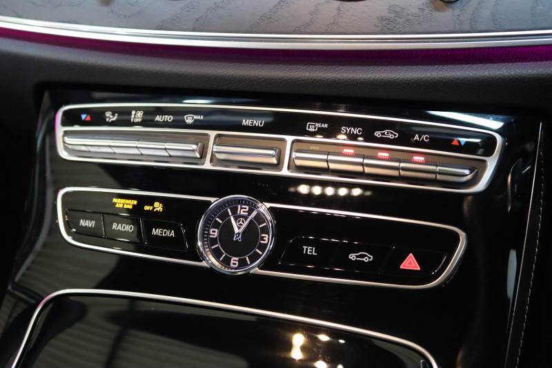 メルセデスベンツ Eクラス E220d AVG ｽﾎﾟｰﾂ ﾚｻﾞｰ&ﾚｰﾀﾞｰｾｰﾌﾃｨPKG　ｷｰﾚｽｺﾞｰ 黒本革 HDDﾅﾋﾞTV ｽﾏﾎ連携 ﾌﾞﾙﾒｽﾀｰ 360ｶﾒﾗ PTS LEDﾗｲﾄ 自動ﾄﾗﾝｸ AMGｴｱﾛ&19AW ﾀﾞｲﾅﾐｯｸS 9AT　2年保証