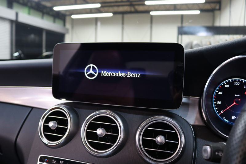 メルセデスベンツ Cクラス C180ｸｰﾍﾟ ｽﾎﾟｰﾂ ﾚｻﾞｰｴｸｽｸﾙｰｼﾌﾞ&ﾚｰﾀﾞｰｾｰﾌﾃｨPKG　後期 ｷｰﾚｽｺﾞｰ 赤本革 ﾊﾟﾉﾗﾏSR ﾍｯﾄﾞｱｯﾌﾟD HDDﾅﾋﾞTV ｽﾏﾎ連携 ﾊﾞｯｸｶﾒﾗ PTS LEDﾗｲﾄ AMGｴｱﾛ&19AW ﾀﾞｲﾅﾐｯｸS ｴｱｻｽ 9AT　2年保証