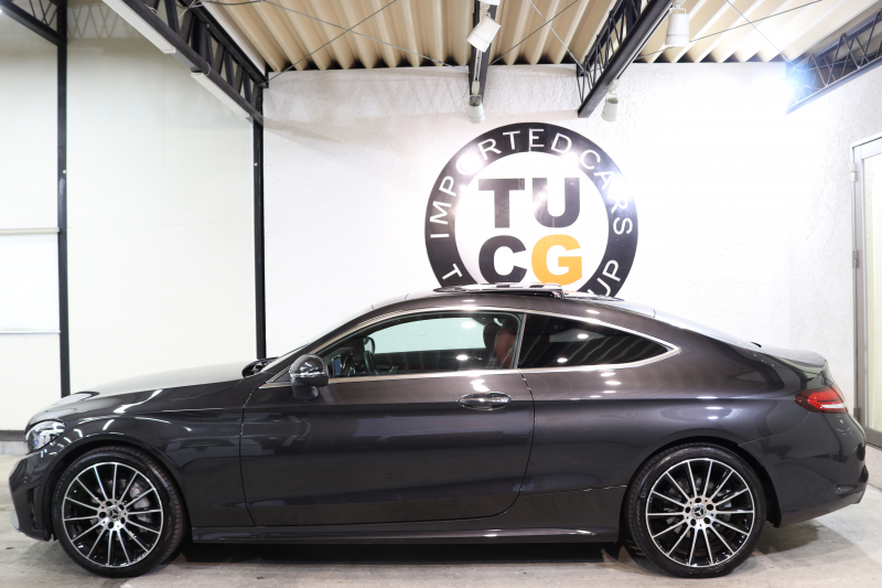 メルセデスベンツ Cクラス C180ｸｰﾍﾟ ｽﾎﾟｰﾂ ﾚｻﾞｰｴｸｽｸﾙｰｼﾌﾞ&ﾚｰﾀﾞｰｾｰﾌﾃｨPKG　後期 ｷｰﾚｽｺﾞｰ 赤本革 ﾊﾟﾉﾗﾏSR ﾍｯﾄﾞｱｯﾌﾟD HDDﾅﾋﾞTV ｽﾏﾎ連携 ﾊﾞｯｸｶﾒﾗ PTS LEDﾗｲﾄ AMGｴｱﾛ&19AW ﾀﾞｲﾅﾐｯｸS ｴｱｻｽ 9AT　2年保証