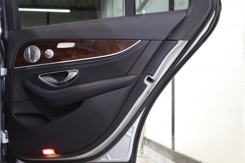 メルセデスベンツ Eクラス E400 4MATIC ｴｸｽｸﾙｰｼﾌﾞ ｴｸｽｸﾙｰｼﾌﾞ&ﾚｰﾀﾞｰｾｰﾌﾃｨPKG　ｷｰﾚｽｺﾞｰ 黒本革 ﾊﾟﾉﾗﾏSR HDDﾅﾋﾞTV ｽﾏﾎ連携 360ｶﾒﾗ PTS LEDﾗｲﾄ 自動Rｹﾞｰﾄ ﾊﾝｽﾞﾌﾘｰA 18AW ｴｱｻｽ ﾀﾞｲﾅﾐｯｸS 9AT　2年保証