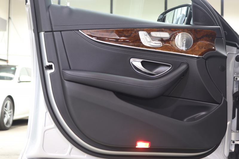 メルセデスベンツ Eクラス E400 4MATIC ｴｸｽｸﾙｰｼﾌﾞ ｴｸｽｸﾙｰｼﾌﾞ&ﾚｰﾀﾞｰｾｰﾌﾃｨPKG　ｷｰﾚｽｺﾞｰ 黒本革 ﾊﾟﾉﾗﾏSR HDDﾅﾋﾞTV ｽﾏﾎ連携 360ｶﾒﾗ PTS LEDﾗｲﾄ 自動Rｹﾞｰﾄ ﾊﾝｽﾞﾌﾘｰA 18AW ｴｱｻｽ ﾀﾞｲﾅﾐｯｸS 9AT　2年保証