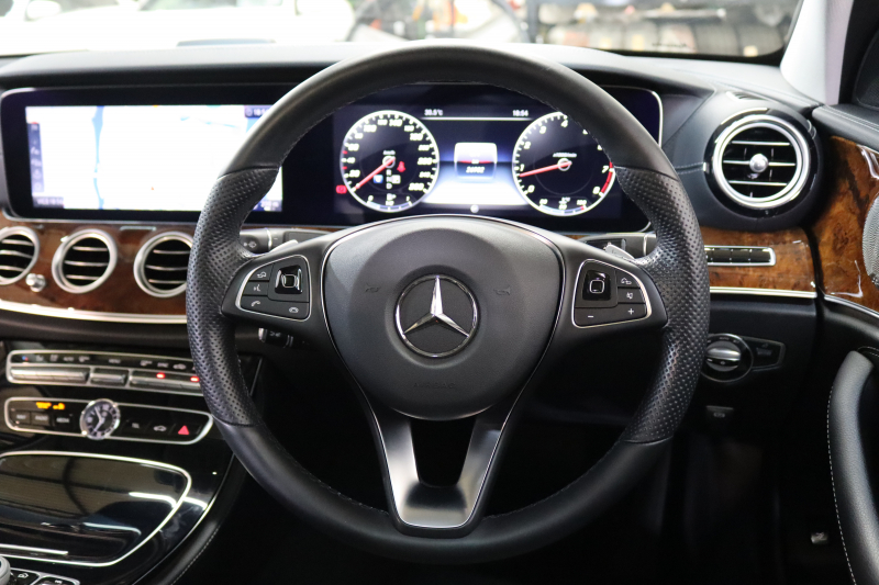 メルセデスベンツ Eクラス E400 4MATIC ｴｸｽｸﾙｰｼﾌﾞ ｴｸｽｸﾙｰｼﾌﾞ&ﾚｰﾀﾞｰｾｰﾌﾃｨPKG　ｷｰﾚｽｺﾞｰ 黒本革 ﾊﾟﾉﾗﾏSR HDDﾅﾋﾞTV ｽﾏﾎ連携 360ｶﾒﾗ PTS LEDﾗｲﾄ 自動Rｹﾞｰﾄ ﾊﾝｽﾞﾌﾘｰA 18AW ｴｱｻｽ ﾀﾞｲﾅﾐｯｸS 9AT　2年保証