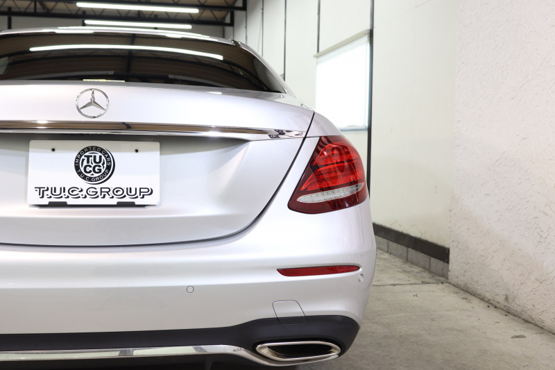 メルセデスベンツ Eクラス E300 AVG ｽﾎﾟｰﾂ ﾚｰﾀﾞｰｾｰﾌﾃｨPKG　中期 NEWｽﾃｱﾘﾝｸﾞ ｷｰﾚｽｺﾞｰ 黒本革 ﾍｯﾄﾞｱｯﾌﾟD HDDﾅﾋﾞTV ｽﾏﾎ連携 360ｶﾒﾗ PTS LEDﾗｲﾄ 自動ﾄﾗﾝｸ ﾊﾝｽﾞﾌﾘｰA AMGｴｱﾛ&19AW ﾀﾞｲﾅﾐｯｸS 9AT　2年保証